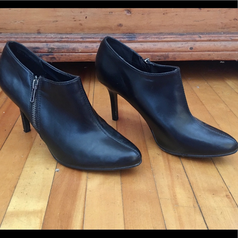 Reduced! Black 3.5” heeled Booties with gold Zippers